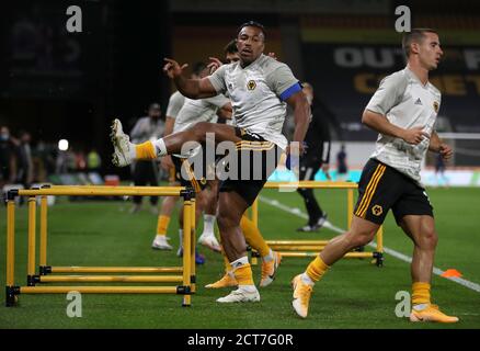 Adama Traore de Wolverhampton Wanderers s'échauffe avant le match de la Premier League à Molineux, Wolverhampton. Banque D'Images