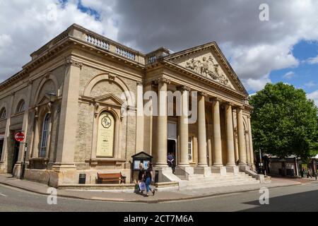 The Corn Exchange, aujourd'hui une maison publique J D Wetherspoon, Abbeygate Street, Bury St Edmunds, Suffolk, Royaume-Uni. Banque D'Images