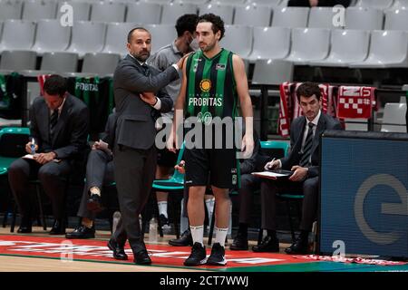 Carles Duran de Joventut de Badalona avec Ferran Bassas de Joventut de Badalona pendant le match de Liga Endesa entre Divina Seguros Joventut et Unicaja Malaga Baloncesto à Pabellón Olímpico de Badalona le 21 septembre 2020 à Barcelone, Espagne. Banque D'Images