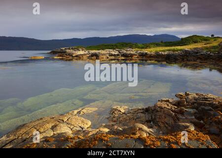 Vue sur Inner Sound avec l'île de Skye au loin, West Highlands, Écosse. ROYAUME-UNI Banque D'Images