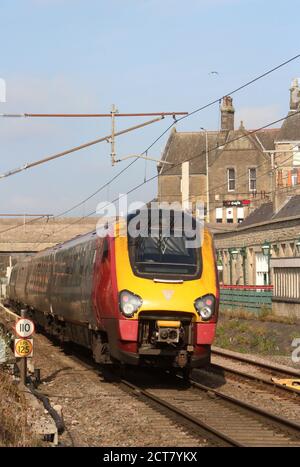 Classe 221 Super voyager diesel unité multiple, exploitée par Avanti West Coast, traversant Carnforth sur West Coast main Line, le 21 septembre 2020. Banque D'Images