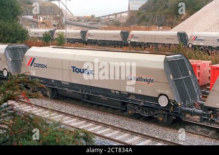 Buxton, Royaume-Uni - 16 septembre 2020 : le chantier ferroviaire et les wagons exploités par GB Railfreight au chantier ferroviaire Peak Dale. Banque D'Images