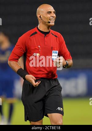 Doha, Qatar. 21 septembre 2020. L'arbitre syrien Masoud Tufaylieh regarde pendant le match de football du groupe D de l'AFC Asian Champions League entre Al Sadd SC du Qatar et Al Nassr d'Arabie Saoudite à Doha, capitale du Qatar, le 21 septembre 2020. Credit: Nikku/Xinhua/Alay Live News Banque D'Images