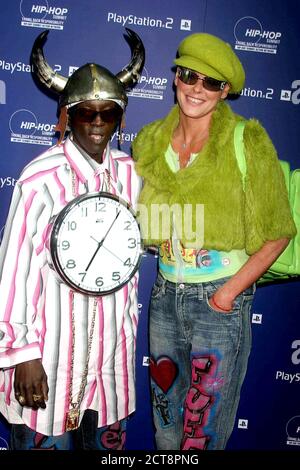 Flavour Flavor et Brigitte Nielsen sur PlayStation 2 et The Hip Hop Summit action Network s'associent pour relever les sondages. Salle de bal Hammerstein, New York. 10/14/2004 crédit: John Barrett/Photolink/MediaPunch Banque D'Images