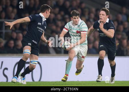 Simon Davies (Cambridge) prend Tom Stileman Oxford v Cambridge 135th Varsity Match image : Mark pain / Alamy Banque D'Images