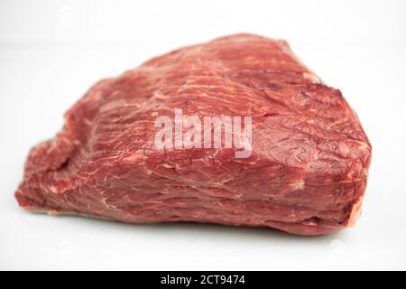 grand filet de bœuf, viande crue, isolé sur blanc Banque D'Images