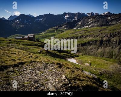 Superbe vue sur les sommets, les vallées et les glaciers des Alpes autrichiennes, le parc Hohe Tauern. Charmante et belle scène avec des prairies étonnantes. Banque D'Images