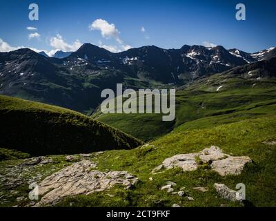 Superbe vue sur les sommets, les vallées et les glaciers des Alpes autrichiennes, le parc Hohe Tauern. Charmante et belle scène avec des prairies étonnantes. Banque D'Images