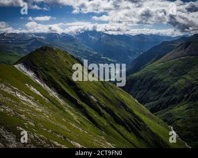 Vues magnifiques sur les sommets, les vallées et les glaciers des Alpes autrichiennes, le parc national Hohe Tauern. Charmante et belle scène avec des prairies étonnantes. Banque D'Images