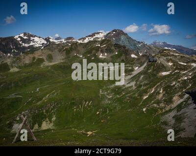 Vues magnifiques sur les sommets, les vallées et les glaciers des Alpes autrichiennes, le parc national Hohe Tauern. Charmante et belle scène avec des prairies étonnantes. Banque D'Images