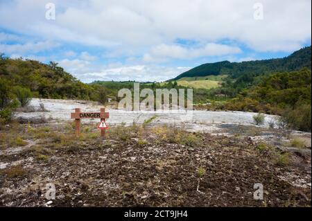 Nouvelle Zélande, île du Nord, la baie de Plenty, signe d'avertissement, Orakei Korako Banque D'Images