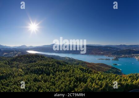 L'Autriche, la Carinthie, formulaire de Pyramidenkogel Wörthersee Banque D'Images