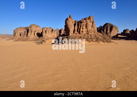 L'Afrique, Algérie, Sahara, Tassili N'Ajjer Le Parc National, ses dunes de sable et de formations rocheuses à Tikobaouine Banque D'Images