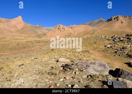 L'Iran, province de Mazandaran, montagnes Alborz, vue sur plateau Hezarsham vers Takht-e Massif de Suleyman Banque D'Images