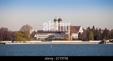 Allemagne, Bade-Wurtemberg, Friedrichshafen, vue de château et église de château Banque D'Images