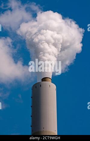 L'Allemagne, en Rhénanie du Nord-Westphalie, Duisburg, Walsum disque centrale à charbon, cheminée Banque D'Images