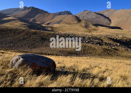 L'Iran, province de Mazandaran, montagnes Alborz, vue sur plateau Hezarsham vers Takht-e Massif de Suleyman Banque D'Images