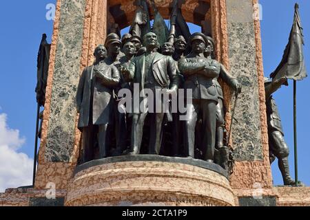 La Turquie, Istanbul, Taksim Meydani ou carré, Monument avec Kemal Atatuerk Banque D'Images