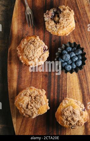 Muffins aux bleuets avec crumble Banque D'Images