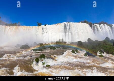 L'Amérique du Sud, le Brésil, l'État de Parana, Parc National de l'Iguazu, Iguazu Falls, Rainbow Banque D'Images