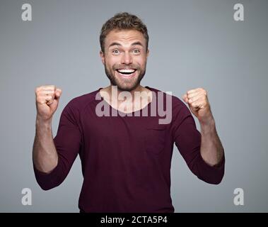 Portrait d'homme heureux et réussi Banque D'Images