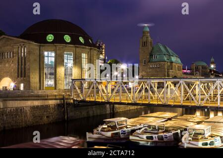 Allemagne, Hambourg, St Pauli, l'entrée au tunnel de l'Elbe historique et étapes d'atterrissage Banque D'Images