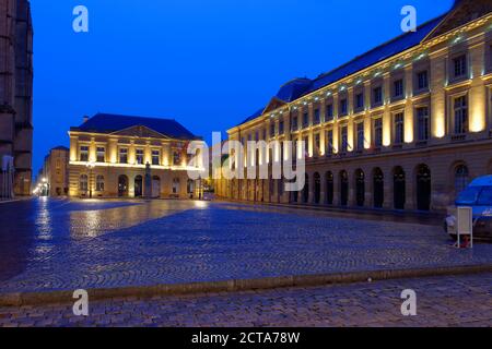 France, Lorraine, Metz, Place d'armes dans la nuit Banque D'Images