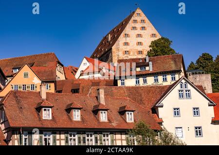 Un grand nombre de maisons à colombages comme le Kornspeicher ont A été conservé dans la vieille ville historique de Schwaebisch Hall Dans le sud de l'Allemagne Banque D'Images