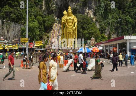 Kuala Lumpur, Malaisie - 2 février 2015 : dévotion de Thaipusam dans les grottes de Batu, Kuala Lumpur. Thaipusam est un festival célébré par la communauté tamoule o Banque D'Images