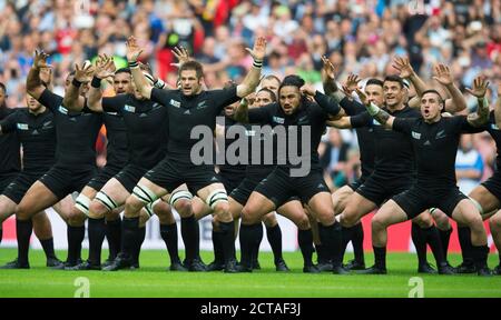 NOUVELLE-ZÉLANDE PERFORM THE HAKA Nouvelle-Zélande v Argentine Rugby World Cup 2015 Picture Credit : © MARK PAIN / ALAMY Banque D'Images