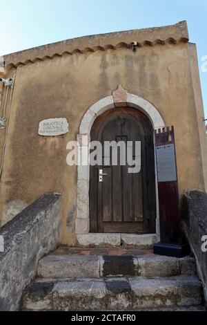 Castelmola - Biblioteca comunale del borgo Banque D'Images