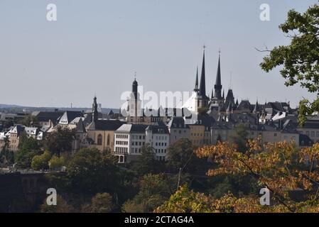 Luxembourg, Luxembourg. 20 septembre 2020. Vue sur la ville de Luxembourg depuis le plateau de Kirchberg jusqu'à la vieille ville de Luxembourg. Credit: Horst Galuschka/dpa/Alay Live News Banque D'Images