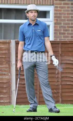 CHISWICK, LONDRES, ROYAUME-UNI : 16 JUILLET 2010. L'acteur écossais Dougrey Scott participe au Golf Mini-Masters de la Charité Leuka au parcours de golf de Dukes Meadows Banque D'Images