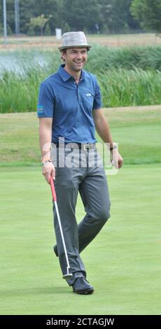 CHISWICK, LONDRES, ROYAUME-UNI : 16 JUILLET 2010. L'acteur écossais Dougrey Scott participe au Golf Mini-Masters de la Charité Leuka au parcours de golf de Dukes Meadows Banque D'Images