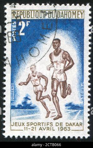 DAHOMEY - VERS 1963 : timbre imprimé par Dahomey, montre coureur, vers 1963 Banque D'Images