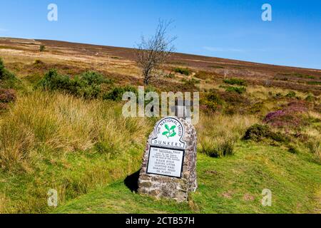 Le National Trust signe sur le sentier menant à Dunkery Beacon, le point le plus élevé du Somerset et du parc national d'Exmoor (1 705 pieds), Somerset, Angleterre, Royaume-Uni Banque D'Images