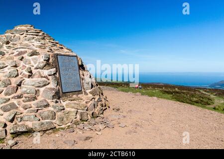 Le sommet commémoratif cairn sur Dunkery Beacon – le point culminant du Somerset et du parc national d'Exmoor (1 705 pieds), Angleterre, Royaume-Uni Banque D'Images