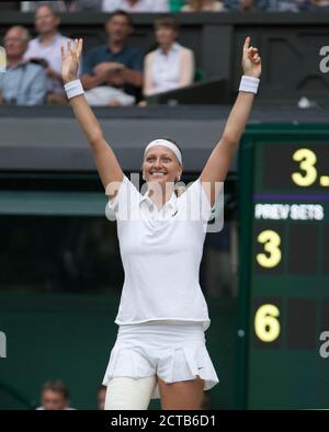 Petra Kvitova remporte la finale des femmes de Wimbledon 2014. Eugenie Bouchard contre Petra Kvitova. Crédit photo : © MARK PAIN / PHOTO D'ALAY Banque D'Images