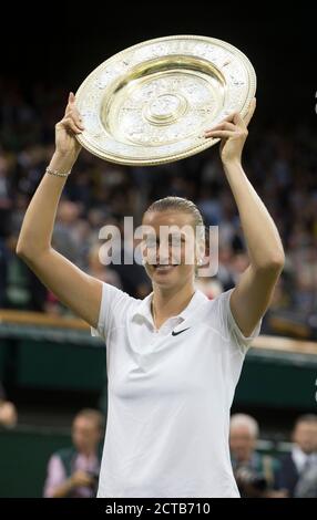 Petra Kvitova remporte la finale des femmes de Wimbledon 2014. Eugenie Bouchard contre Petra Kvitova. Crédit photo : © MARK PAIN / PHOTO D'ALAY Banque D'Images