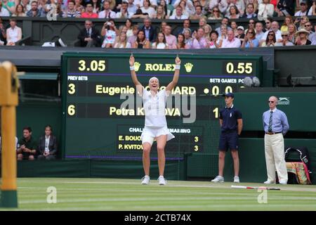 Petra Kvitova remporte la finale des femmes de Wimbledon 2014. Eugenie Bouchard contre Petra Kvitova. Crédit photo : © MARK PAIN / PHOTO D'ALAY Banque D'Images