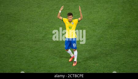 Neymar célèbre son eqialiiser pour le Brésil 1-1 Brésil / Croatie coupe du monde du Brésil 2014 - Arena de Sao Paolo image: Mark pain / Alamy Banque D'Images