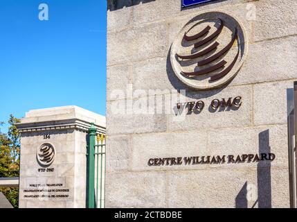 Logo de l'Organisation mondiale du commerce (OMC) à l'entrée de son siège à Genève (Suisse). Banque D'Images