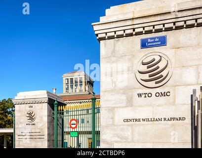 Logo de l'Organisation mondiale du commerce (OMC) à l'entrée de son siège à Genève (Suisse). Banque D'Images