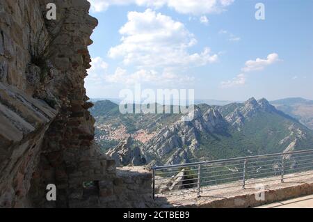 Le paysage des Dolomites lucaniens dans la région de Basilicate en Italie du Sud célèbre Pour le vol par câble entre Pietrapertosa et Castelmezzano Banque D'Images