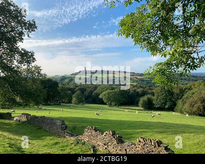 Castle Hill à proximité de Farnley Tyas, Huddersfield, West Yorkshire, Angleterre, Royaume-Uni Banque D'Images