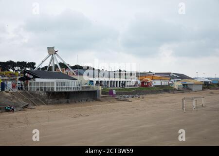 Porthcawl, pays de Galles du Sud, Royaume-Uni. 22 septembre 2020. La ville côtière est presque déserte cet après-midi, avec très peu de personnes marchant autour. Le verrouillage local prend effet à 3 heures à 18 h sous Bridgend, Merthyr Tydfil, Newport et Blaenau Gwent. Parkdean Resorts, qui sont également à proximité de Trecco Bay, ont demandé aujourd'hui à tous les clients de quitter le centre de villégiature avant 18:00 en raison du confinement. Crédit : Andrew Bartlett/Alamy Live News Banque D'Images