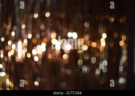 Texture bokeh d'arrière-plan dorée de lignes brillantes Banque D'Images