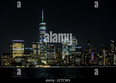 Vue panoramique sur la ville de New York et le gratte-ciel Vue de nuit dans le centre-ville de Manhattan NY US Banque D'Images