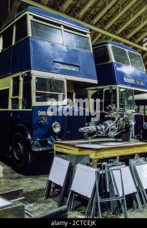 Bus Swindon. Le Musée des sciences de Londres abrite une collection de véhicules et d’expositions de musée qui ne sont pas exposés actuellement à South Kensington ou qui sont prêtés ailleurs dans une série de cintres d’avion à Broughton dans le Wiltshire. 06 novembre 1992. Photo: Neil Turner Banque D'Images