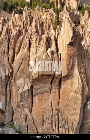 Les hoodoos de tuf volcanique dans la région géologique de Wheeler dans les montagnes de San Juan, Colorado, États-Unis Banque D'Images